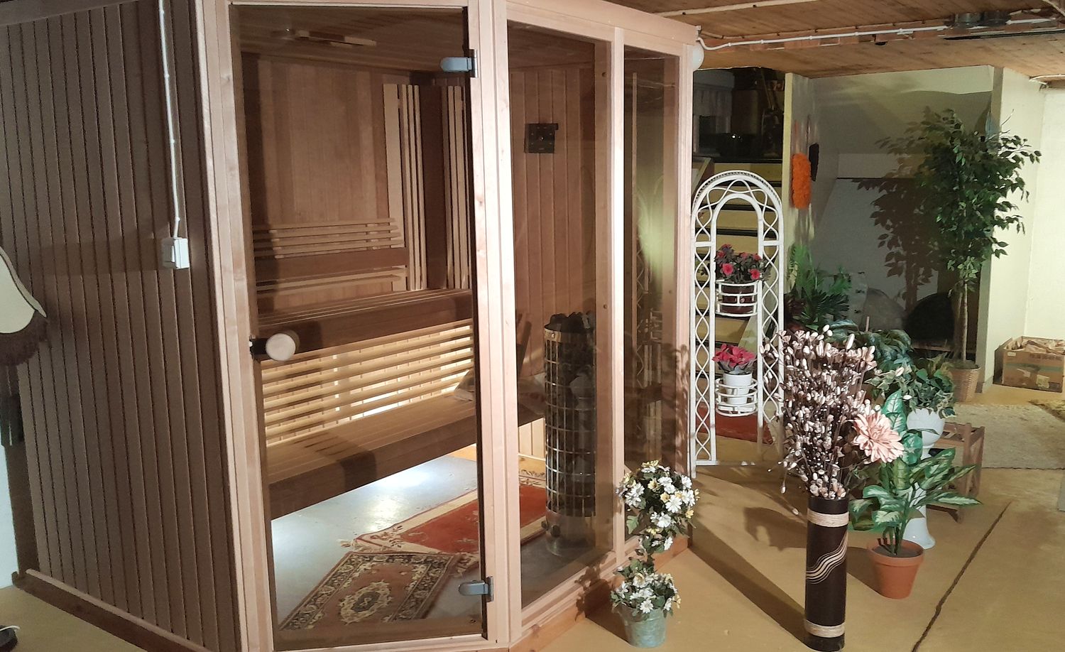 Bastu med glasad fron och dörr