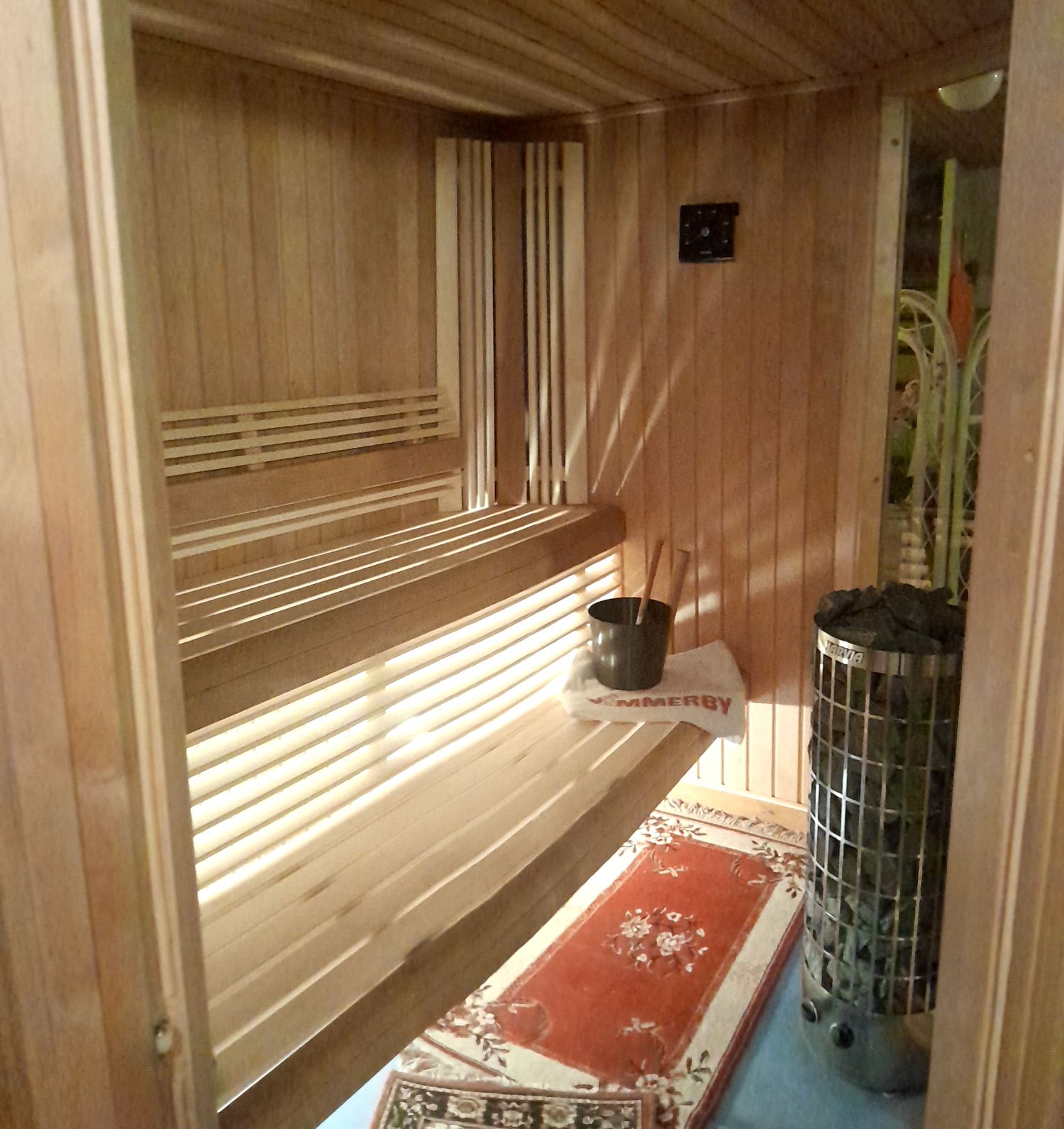 Bastuinredning i asp, Harvia PC70 aggregat