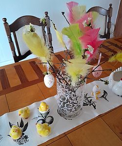 Påskris med blommande klarbärskvistar Påskris med blommande klarbärskvistar