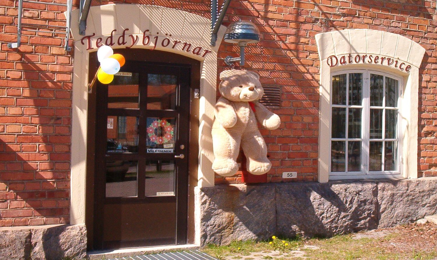 Björnbutiken vid Fors Fabriker, Nyköping 2004